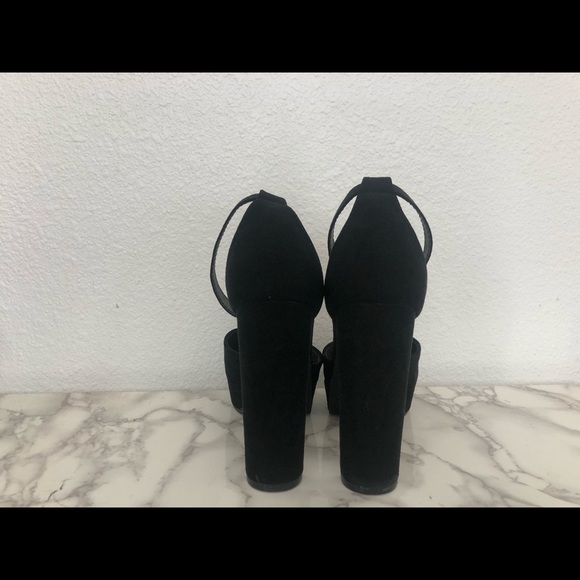 Black heels - Picture 3 of 5